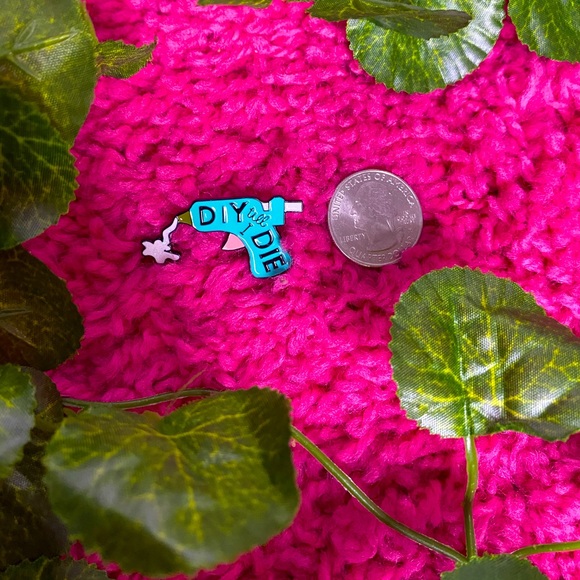 โDIY til I Die" Metal Pin - Picture 2 of 2